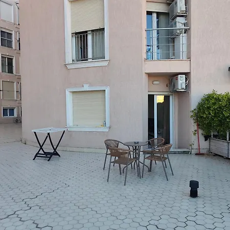 Two Bedroom Boulevard شقة