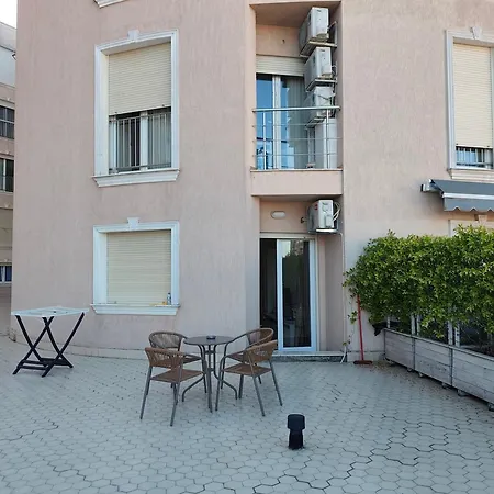 Two Bedroom Boulevard شقة *